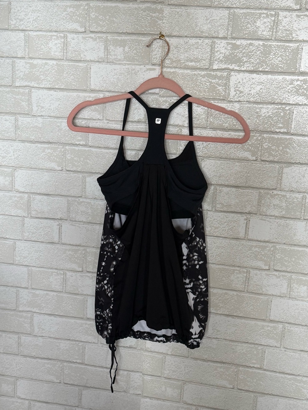 πββοΈππΌπΈπβοΈπ₯₯
Fabletics Printed Racerback Tank Top - Picture 3 of 5